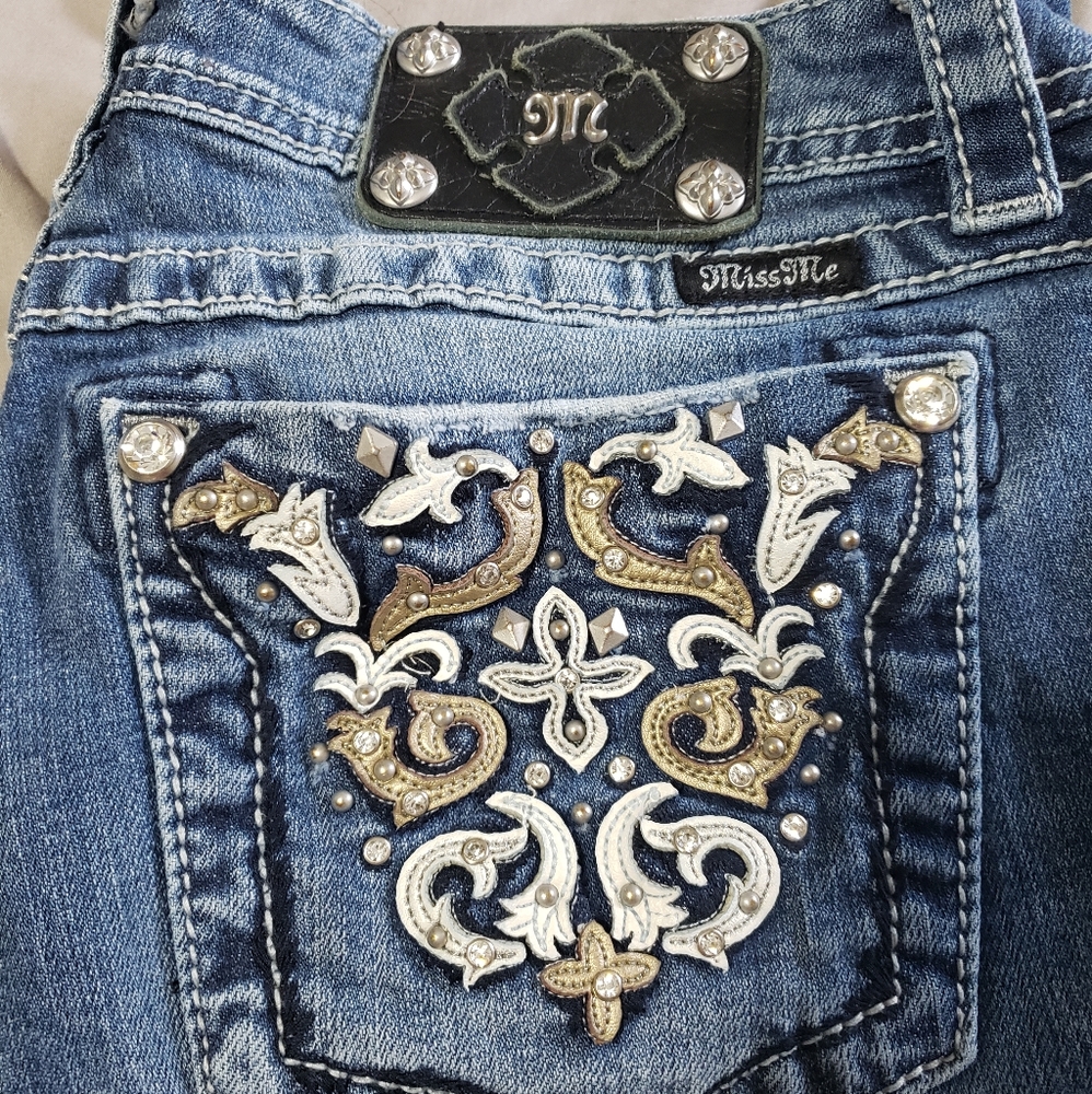 Cuffed Capri miss me jeans with gold,cream pockets